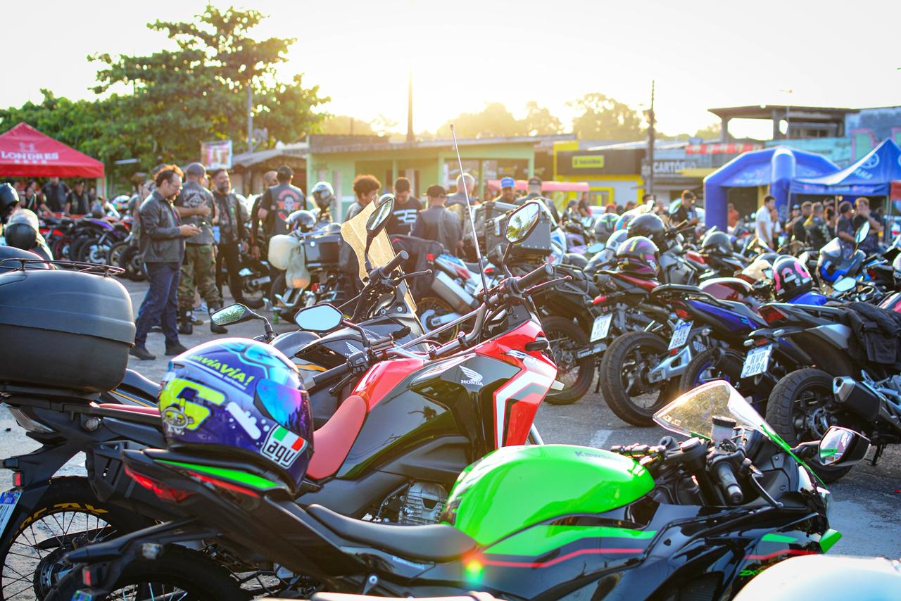 Centenas de motos reunidas ao pôr do sol na primeira edição do Expo-Pará Moto Route